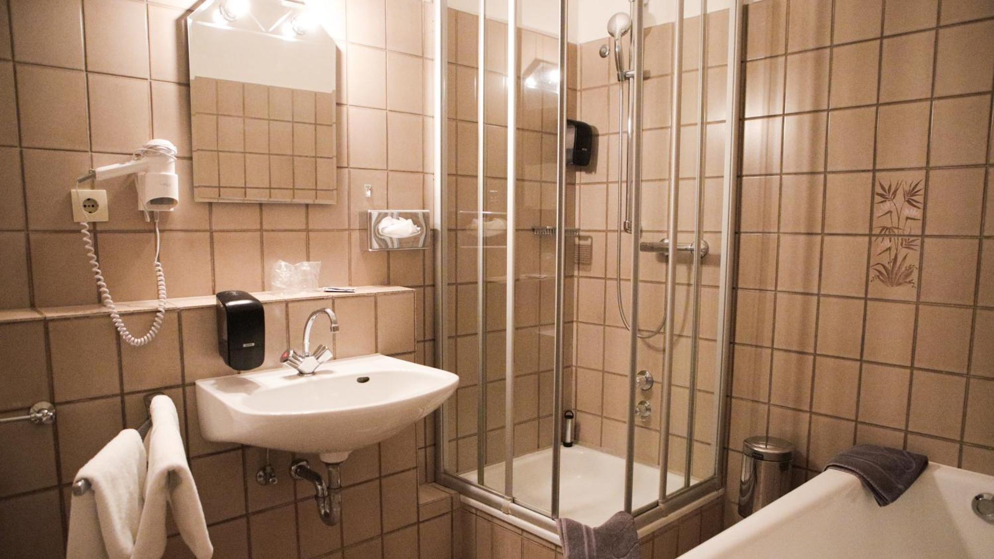 Garni Hotel Hof Zum อาเฮาส์ ภายนอก รูปภาพ
