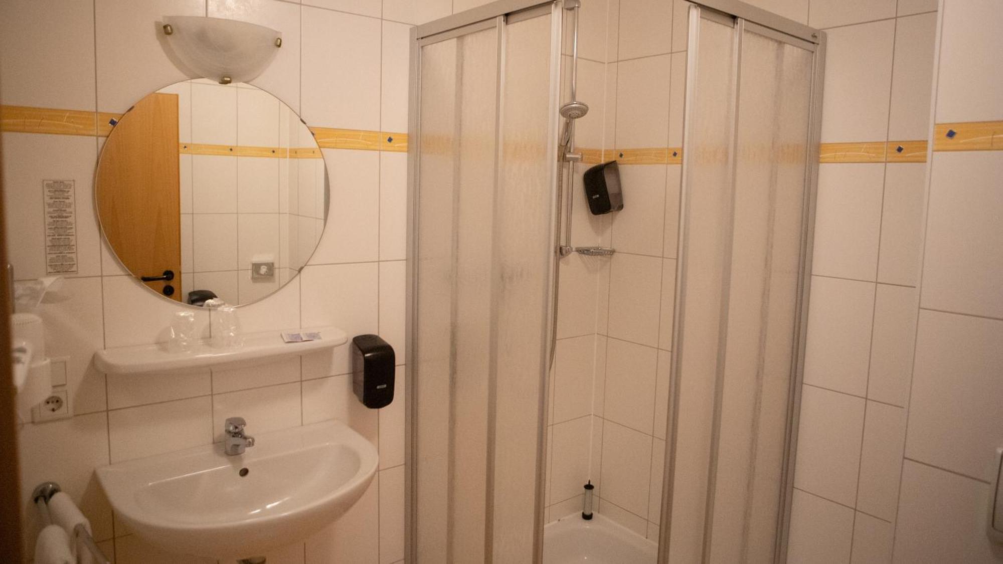 Garni Hotel Hof Zum อาเฮาส์ ภายนอก รูปภาพ