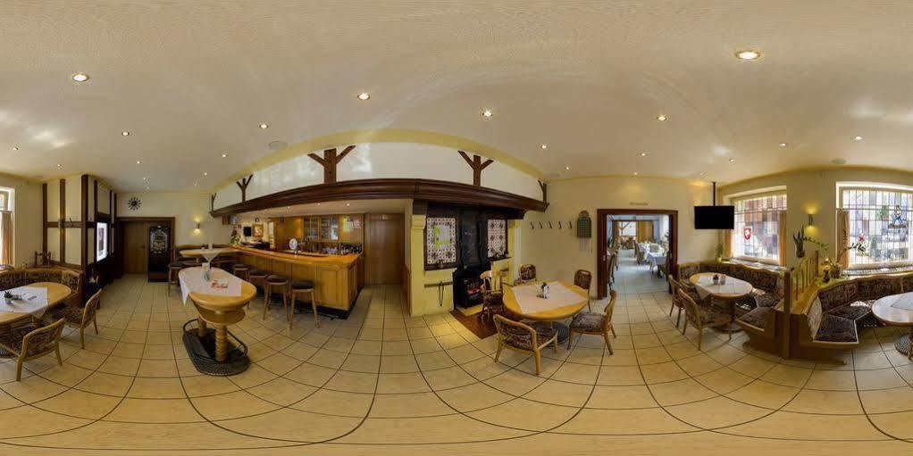 Garni Hotel Hof Zum อาเฮาส์ ภายนอก รูปภาพ